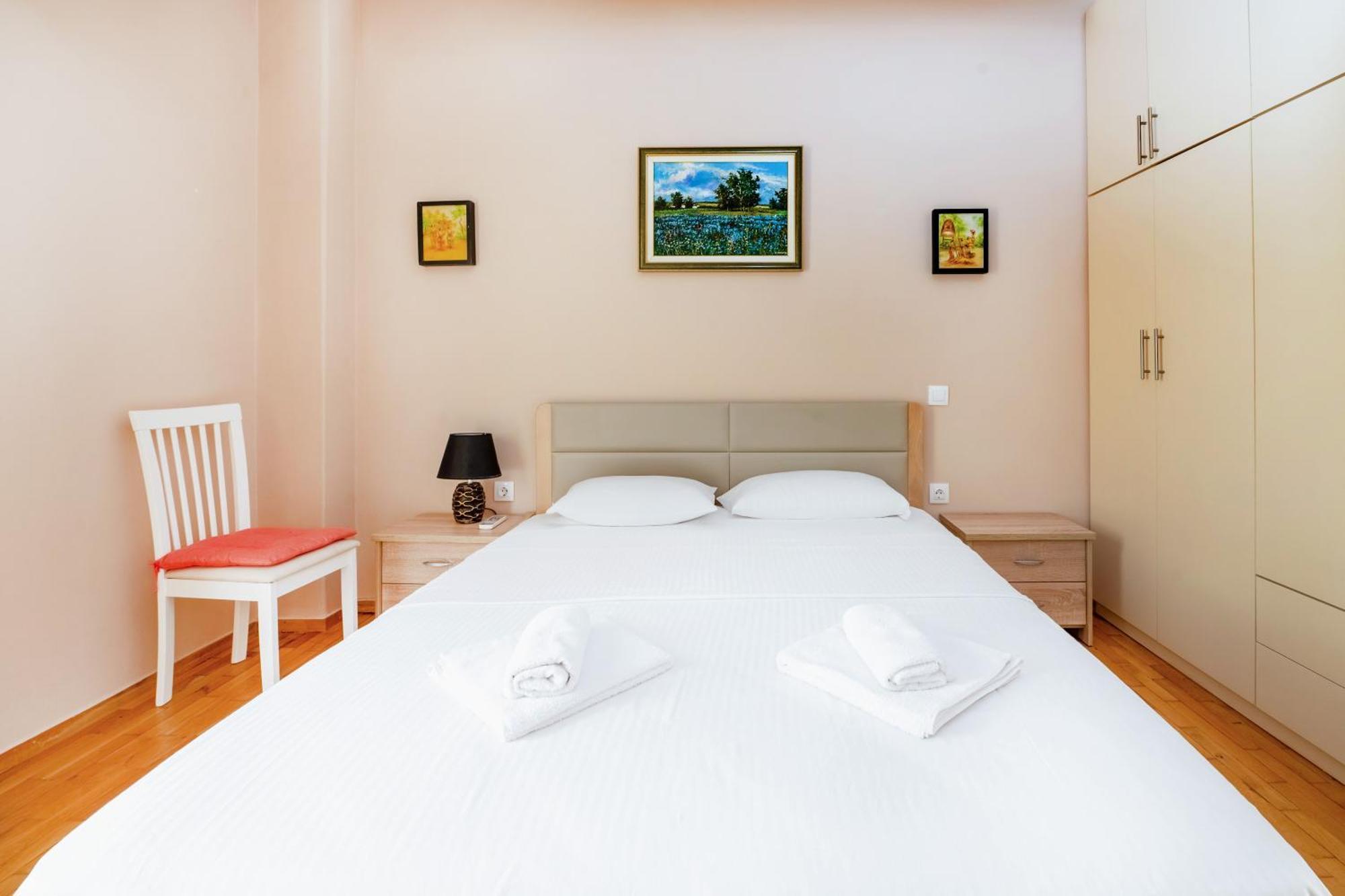 Charming & Authentic Gem - Walk To Port & Shops! Apartment Patras Exterior photo