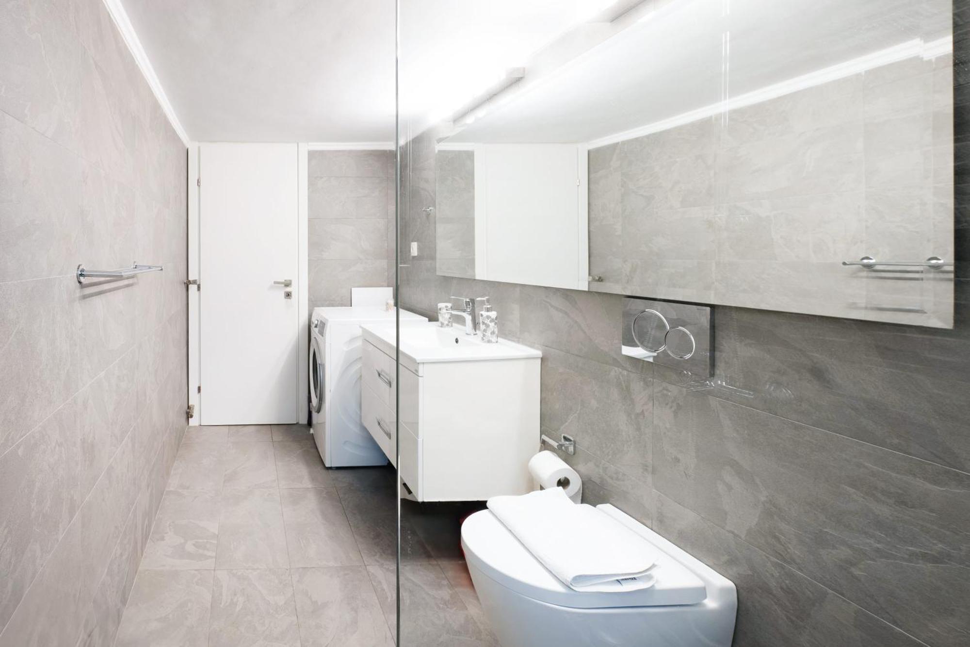 Charming & Authentic Gem - Walk To Port & Shops! Apartment Patras Exterior photo