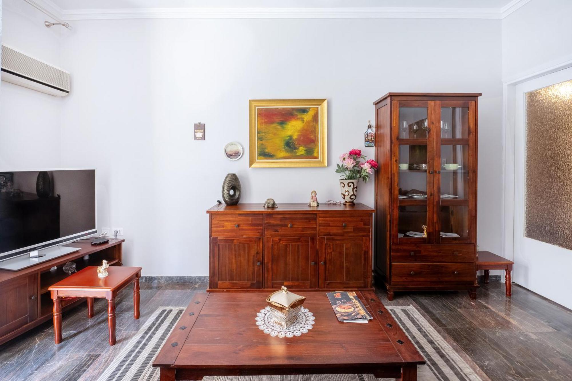 Charming & Authentic Gem - Walk To Port & Shops! Apartment Patras Exterior photo