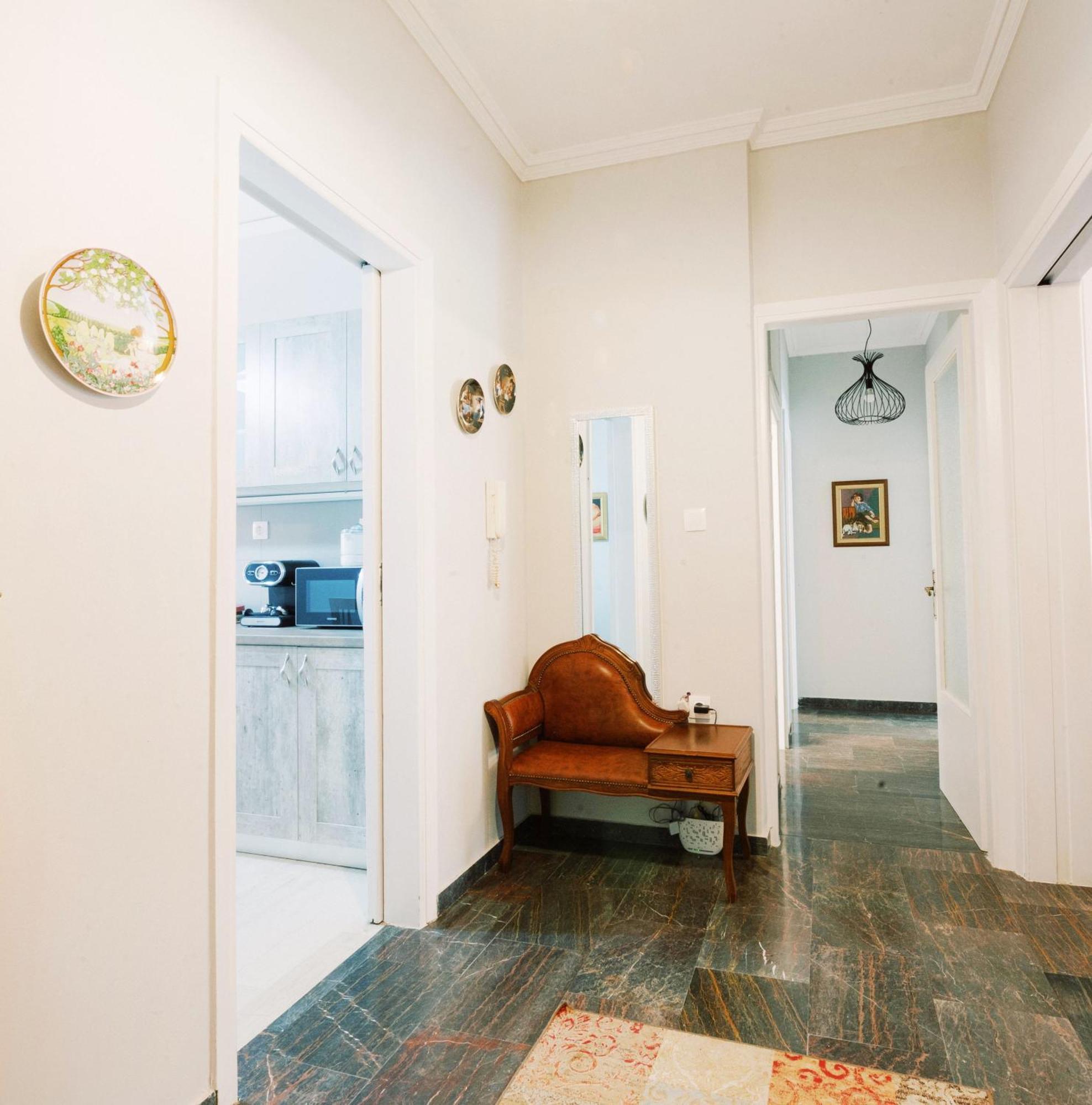 Charming & Authentic Gem - Walk To Port & Shops! Apartment Patras Exterior photo